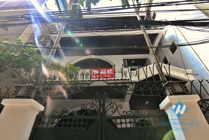 Cosy house with courtyard for rent in Tay Ho, Ha Noi